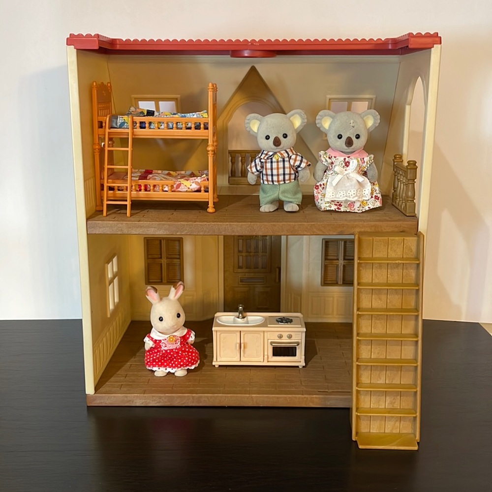Sylvanian Families Calico Critters Red Roof Cozy Cottage Starter Home & Extras